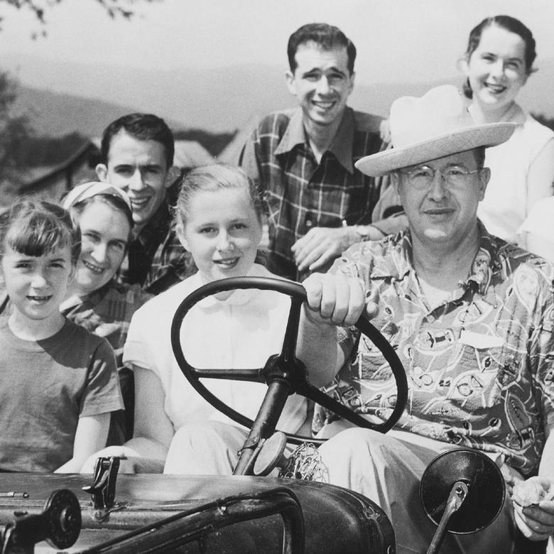 Ezra Taft Benson avec sa femme, Flora, et leurs six enfants